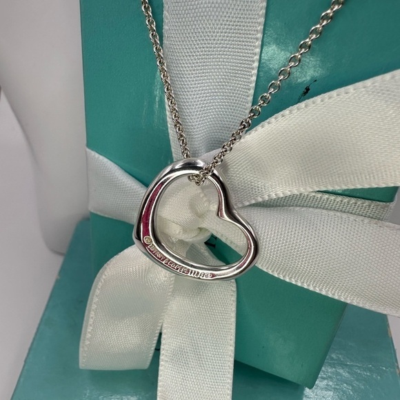 💯authentic Open Heart Necklace - Picture 3 of 8